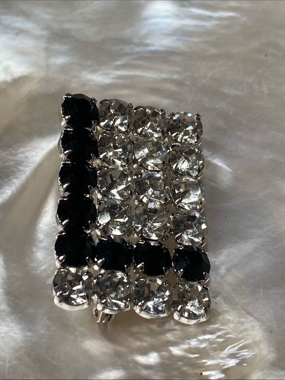 🍇 Rhinestone Crystal Rectangular Brooch With Black and Clear Stones